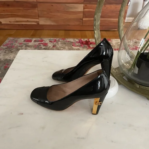 - Timeless Chanel shoes - Picture 9 of 9